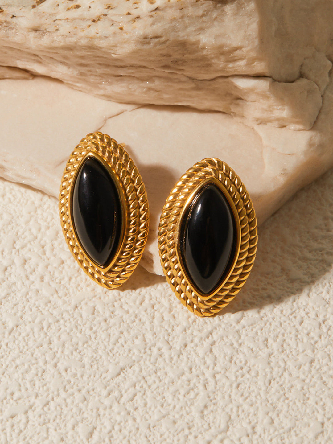 Goldene Scheiben-Ohrringe aus Onyx