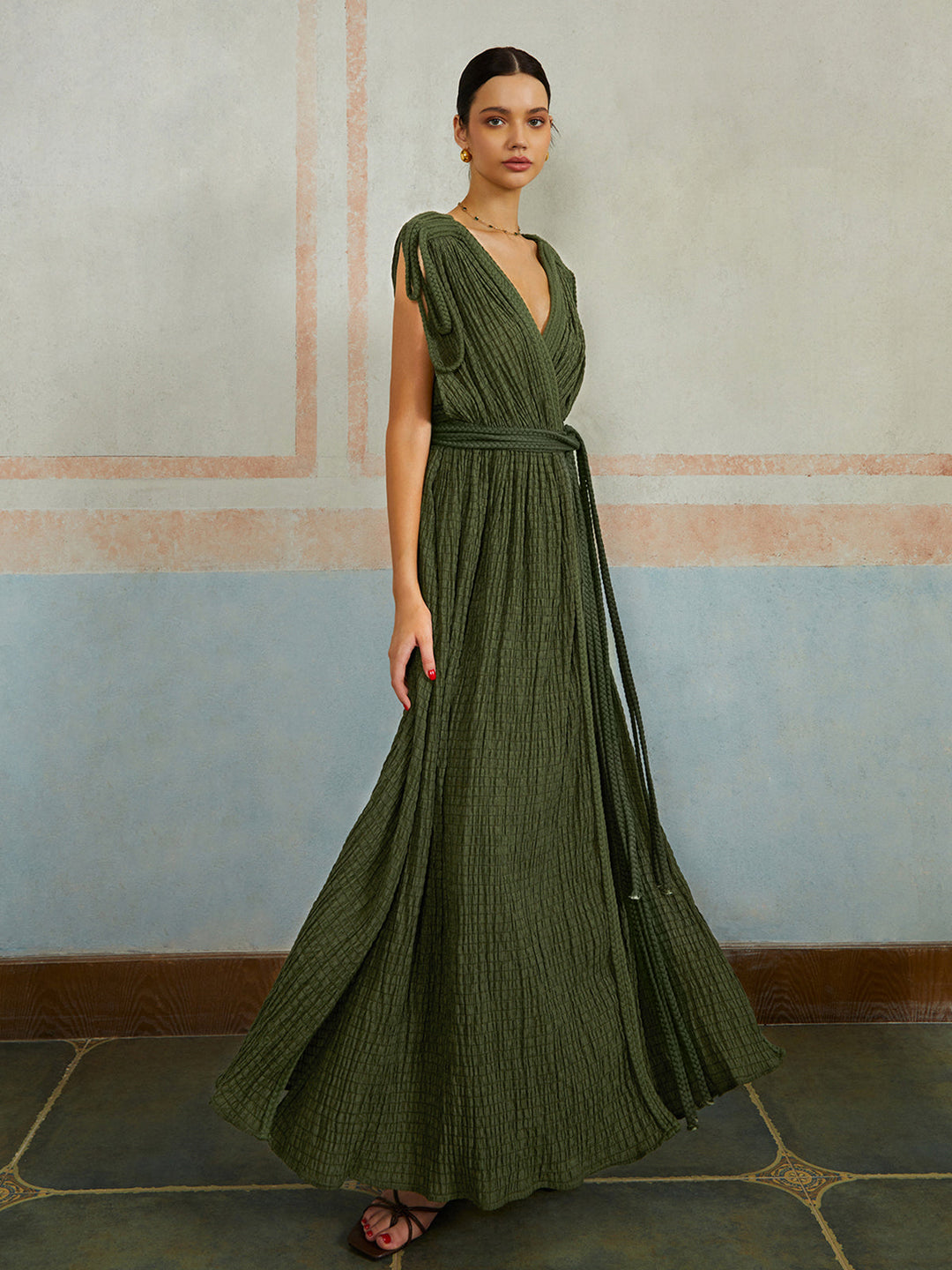 Lässiges Kleid mit Falten und Gürtel