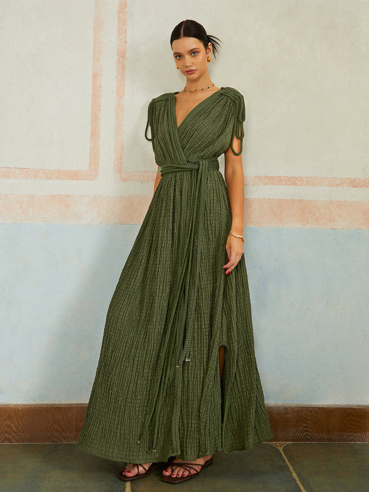 Lässiges Kleid mit Falten und Gürtel