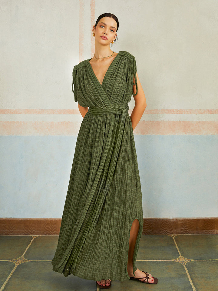 Lässiges Kleid mit Falten und Gürtel
