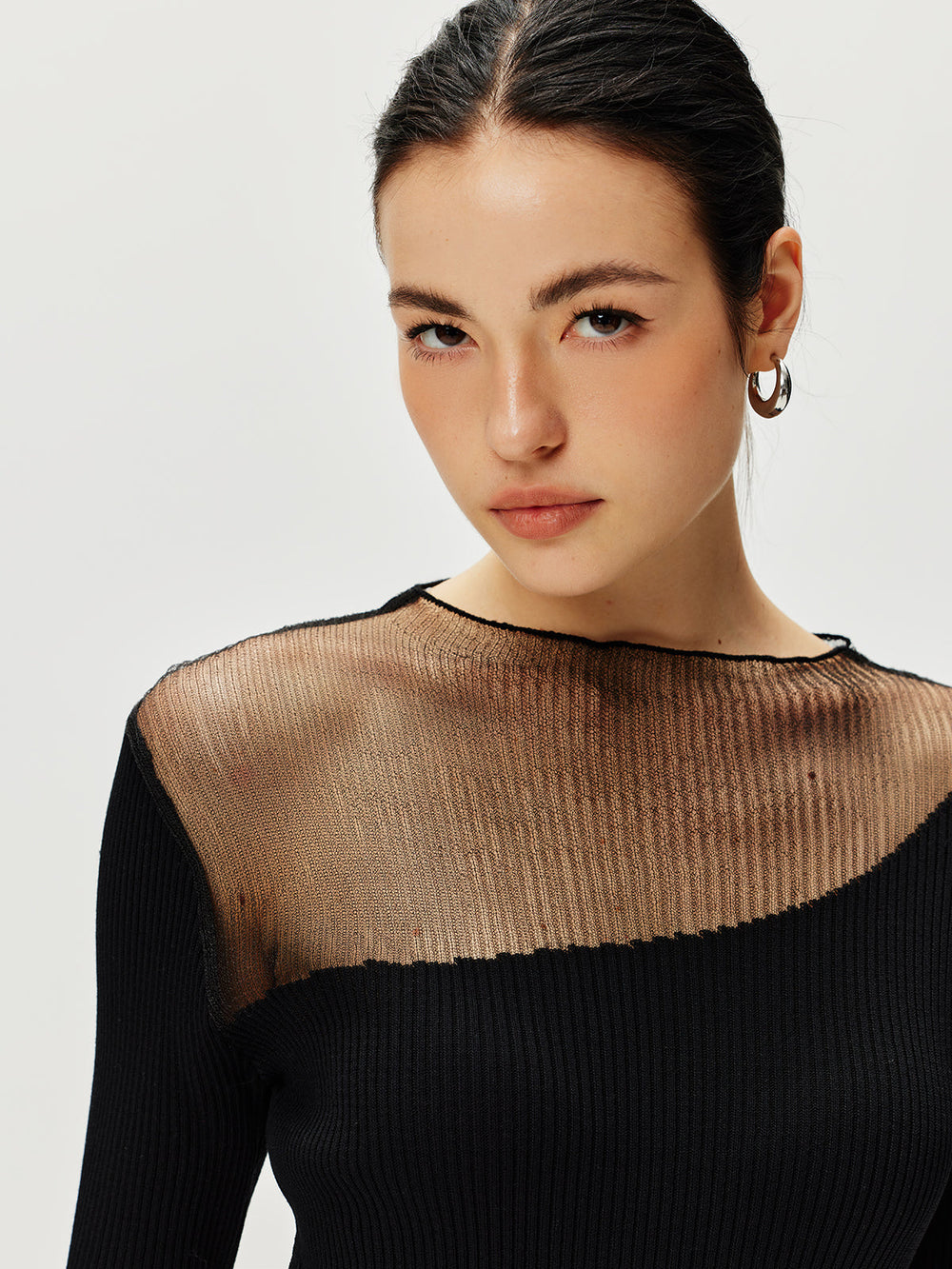 Halbtransparente Strickpullover-Kleid