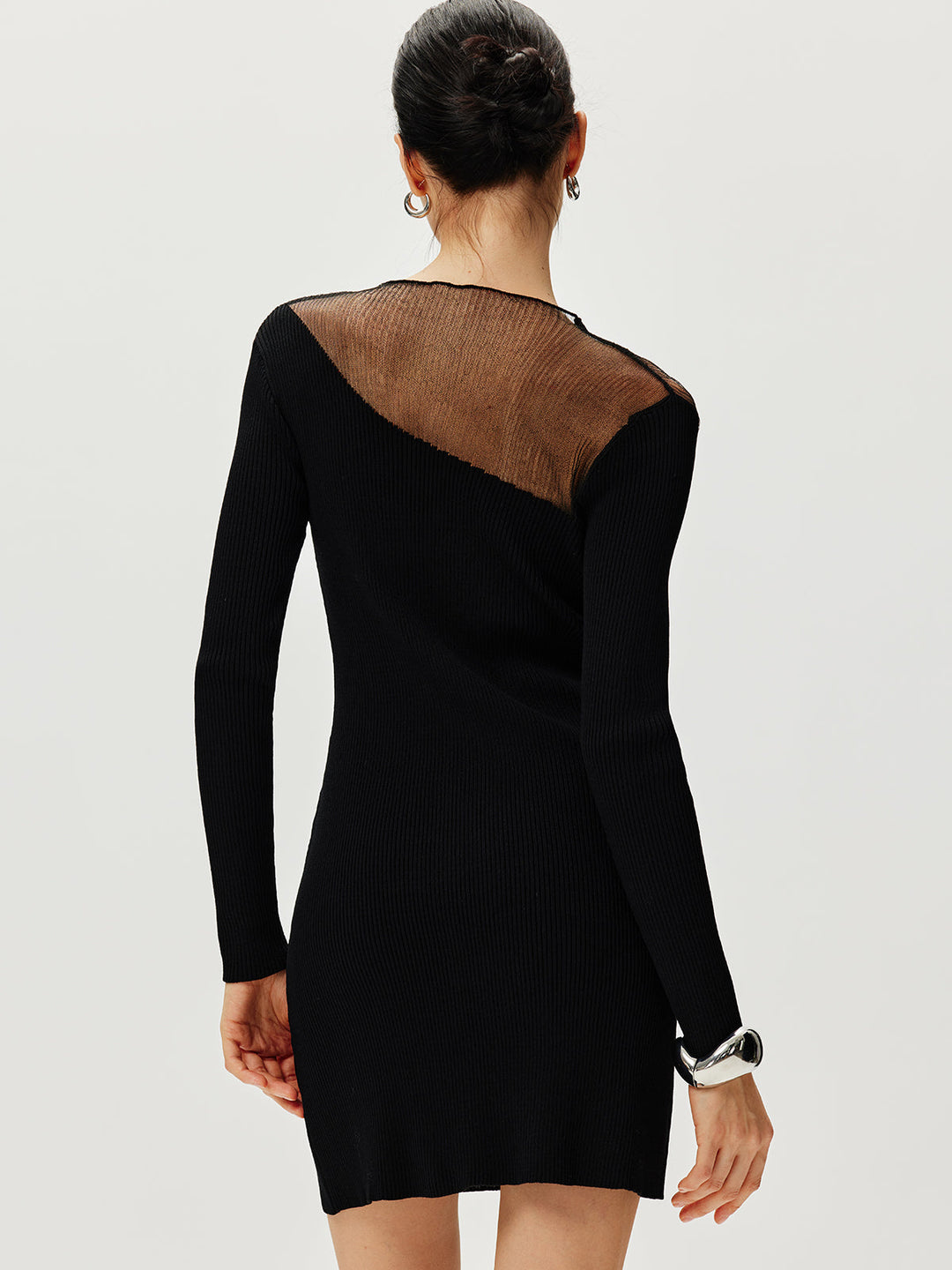 Halbtransparente Strickpullover-Kleid