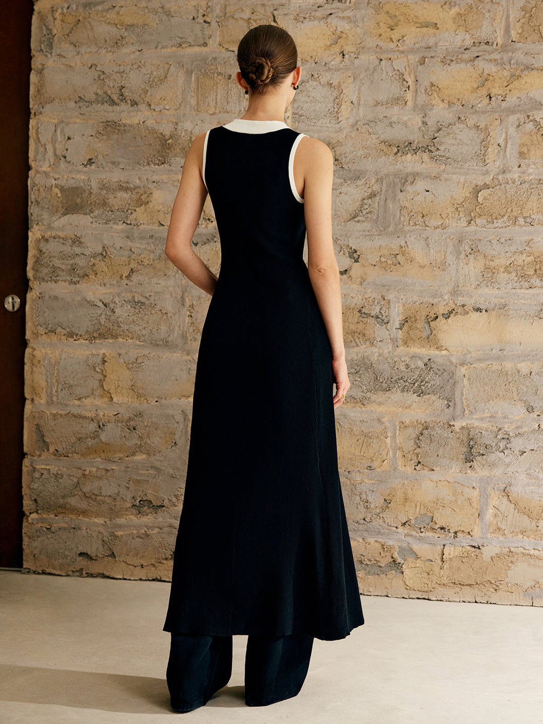 Kleid mit Kontrastbesatz und Knopfverschluss