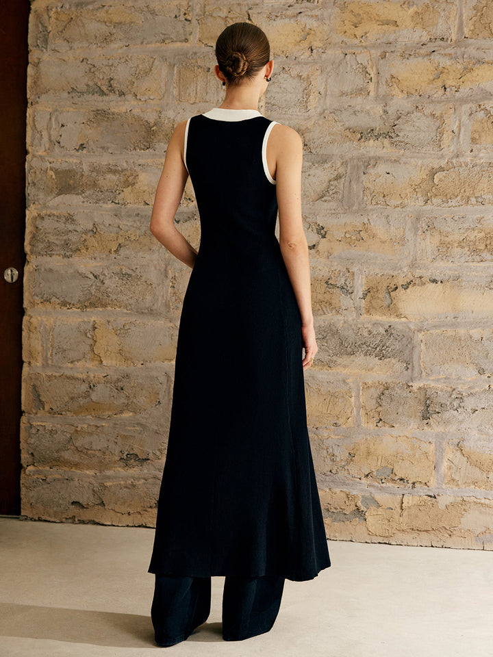 Kleid mit Kontrastbesatz und Knopfverschluss