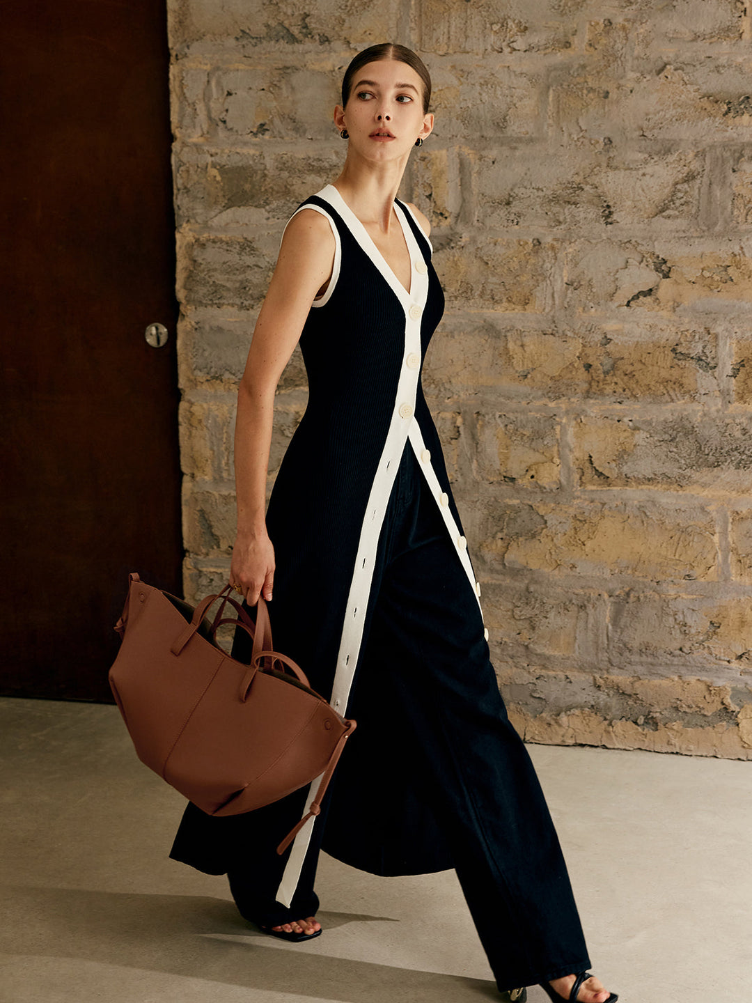 Kleid mit Kontrastbesatz und Knopfverschluss