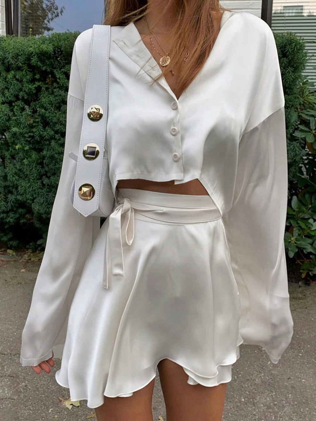 Satin Zweiteiliges Rockset mit rohem Saum und Bindung