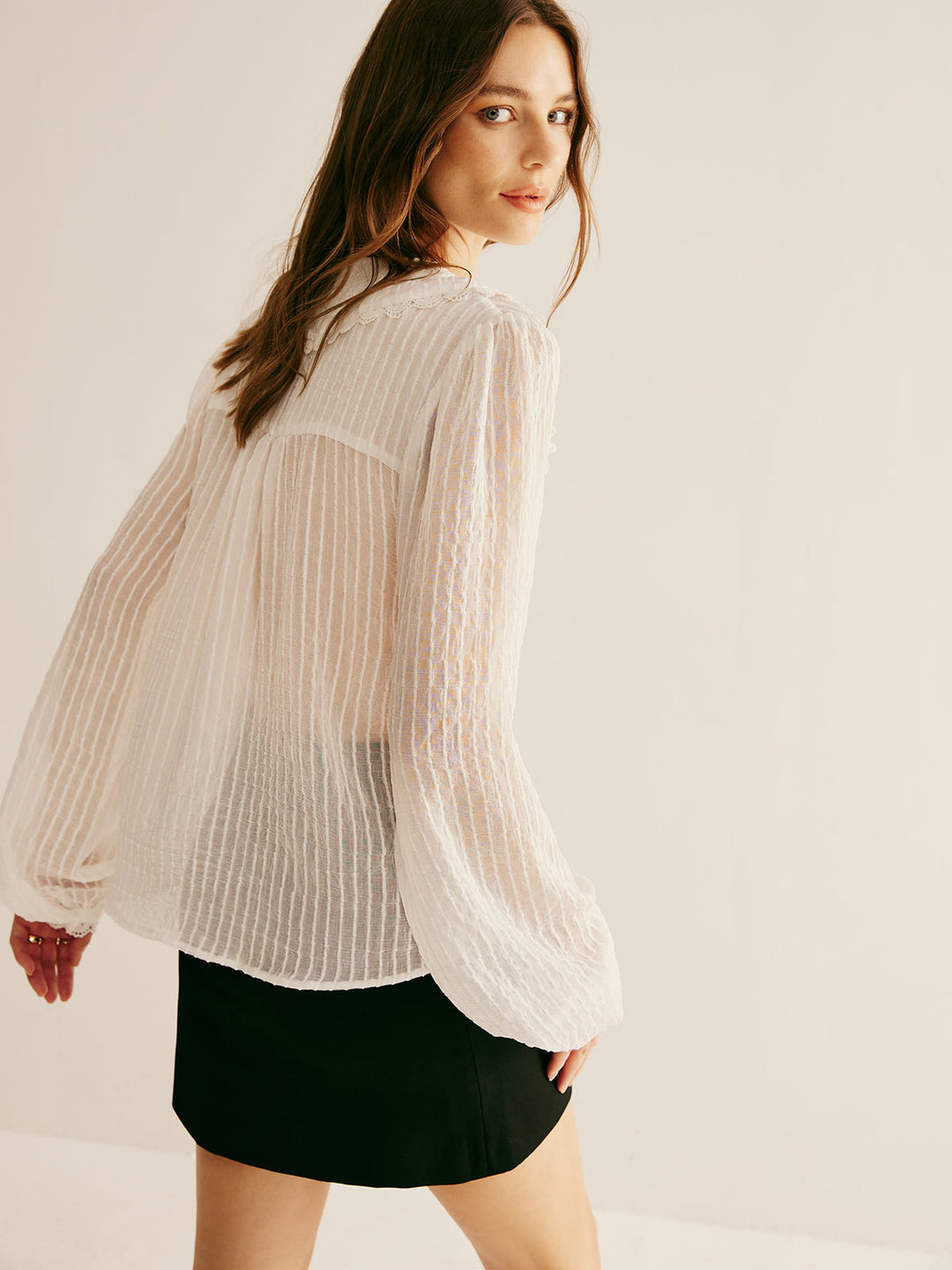 Shirt mit Rüschenkragen und Nadelstreifen, halbtransparent