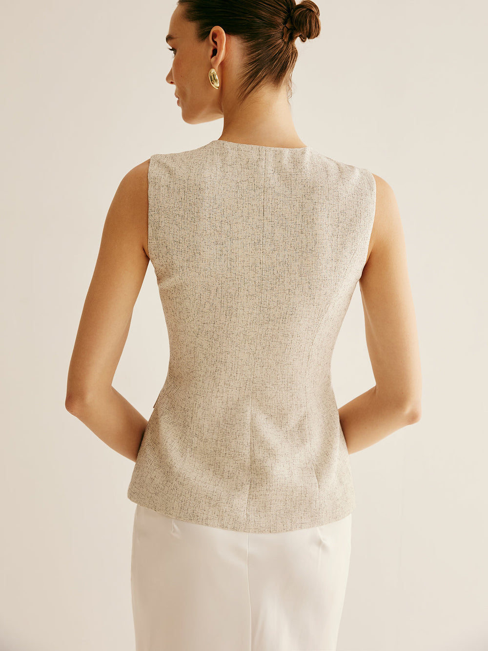 Elegante Weste mit durchbrochenen Hosenträgern und geteiltem Saum