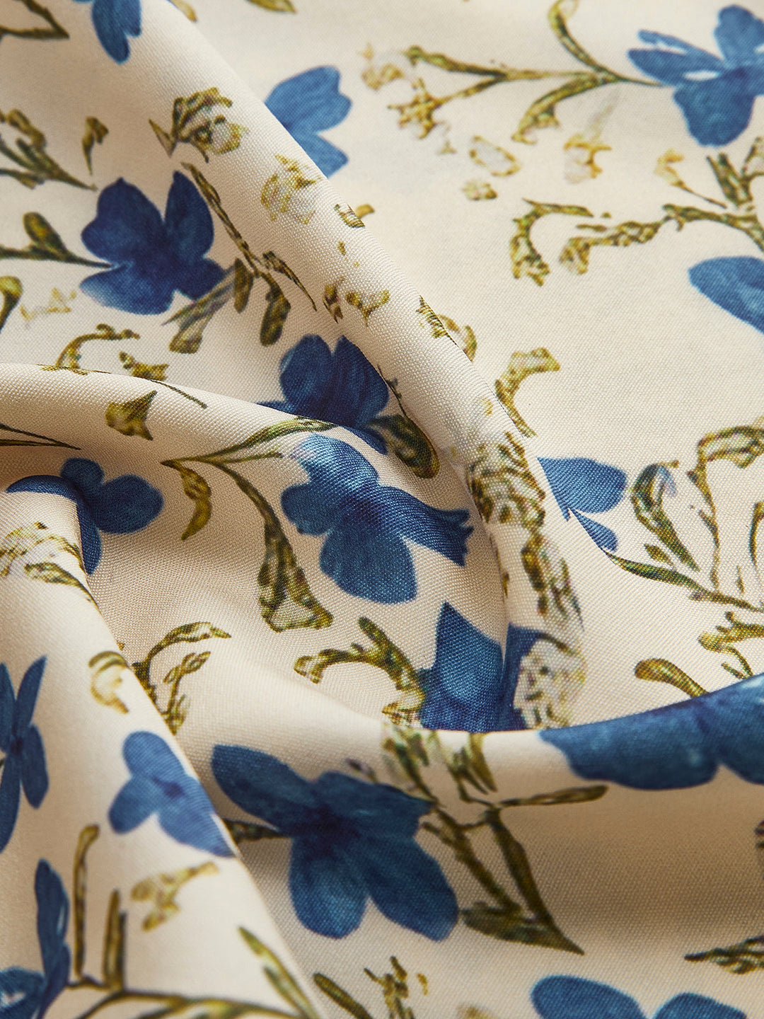 Blumenkleid mit Knoten und unregelmäßigem Saum