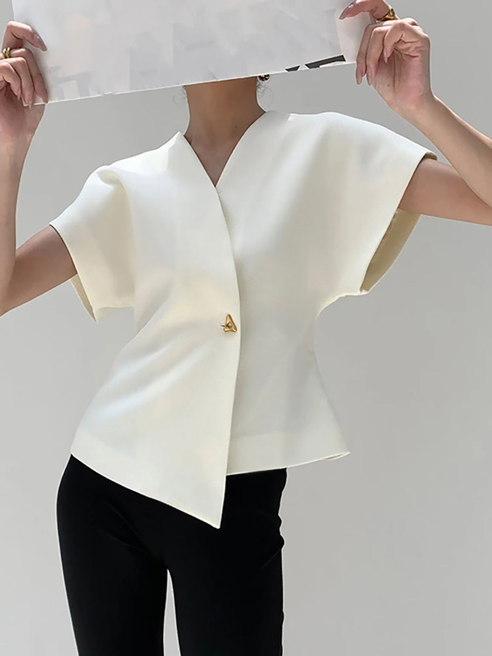 Modische V-Ausschnitt-Bluse mit Knopfleiste