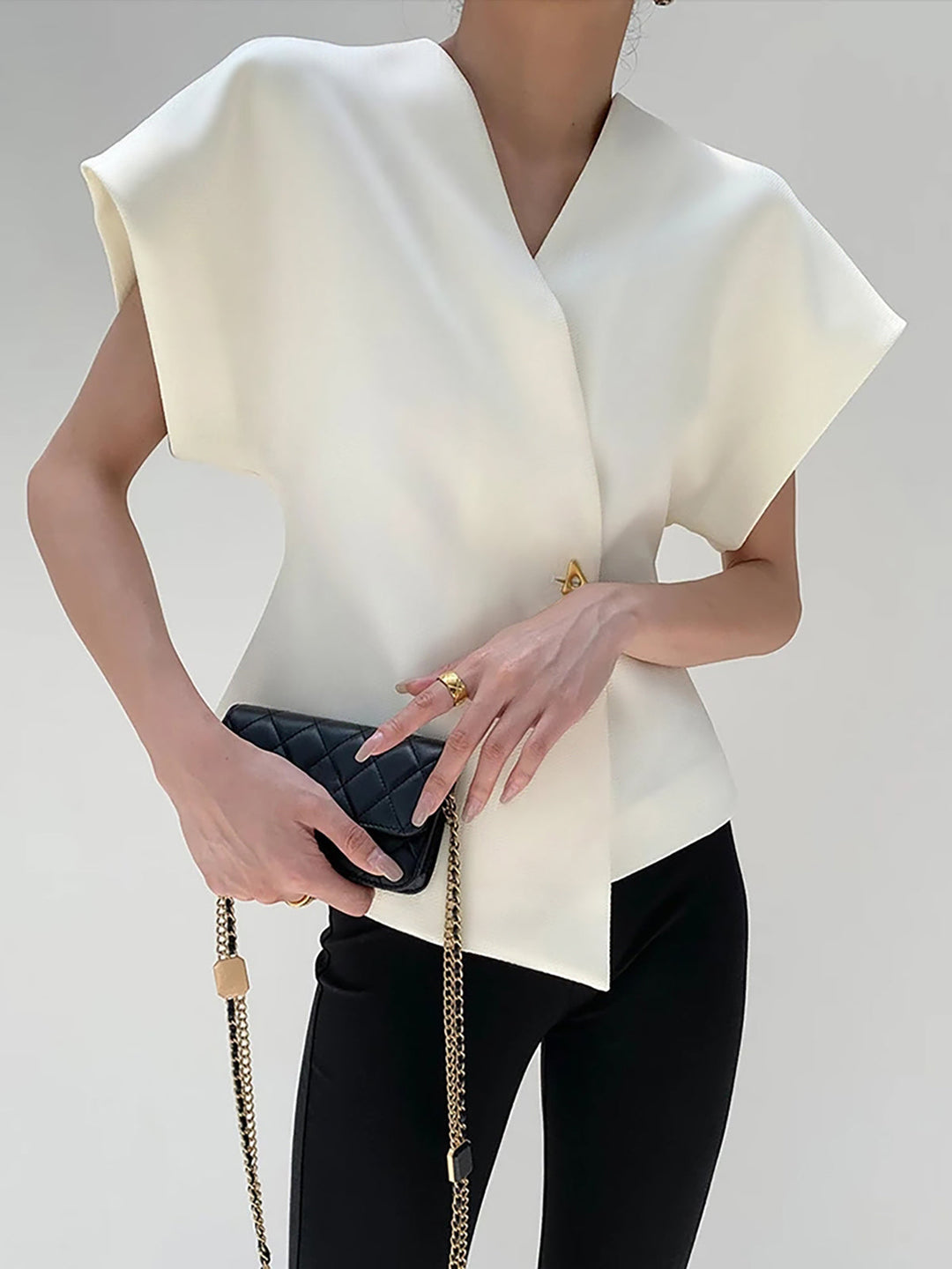 Modische V-Ausschnitt-Bluse mit Knopfleiste