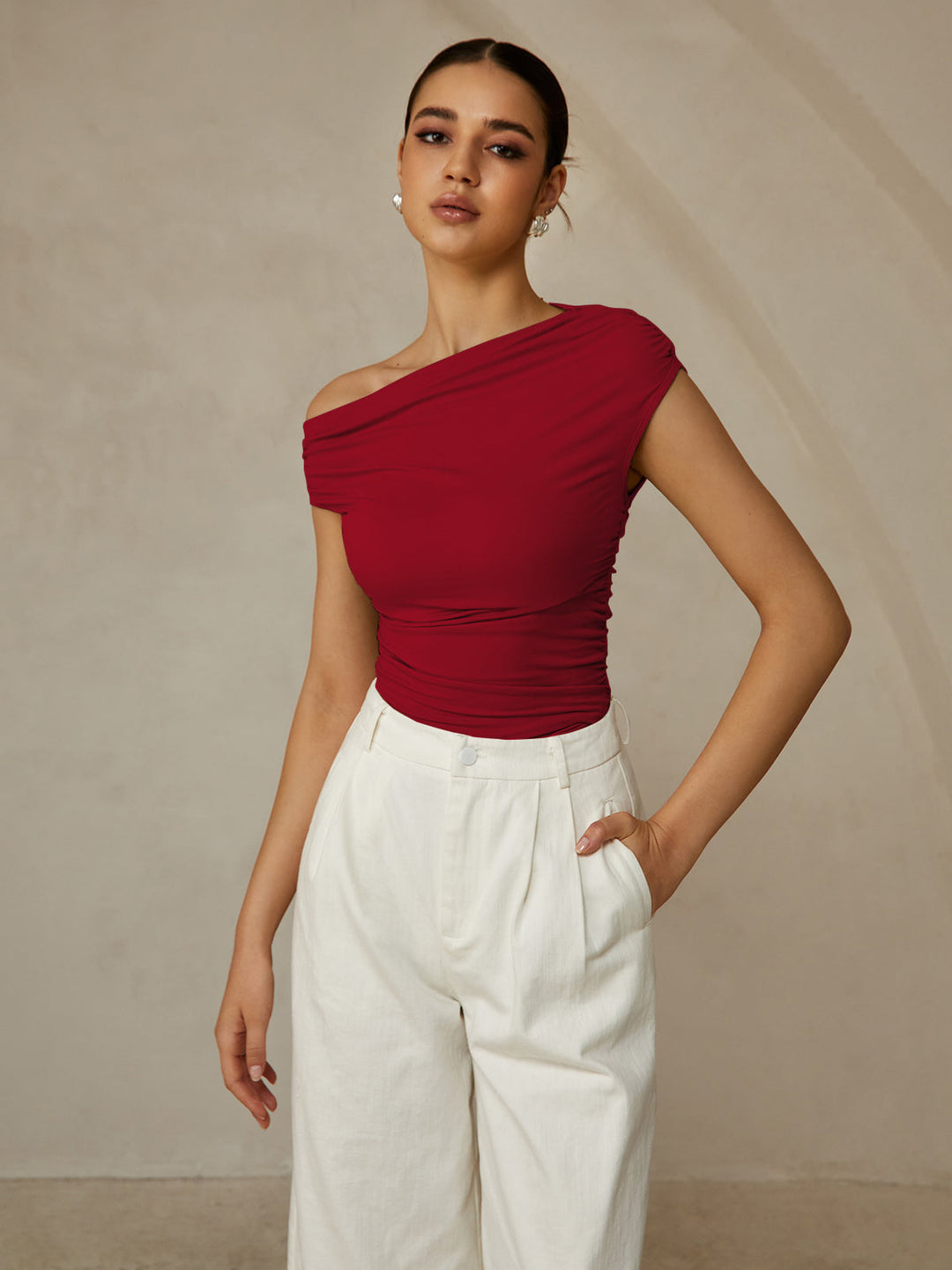 Asymmetrisches Neckholder-Ärmelloses T-Shirt