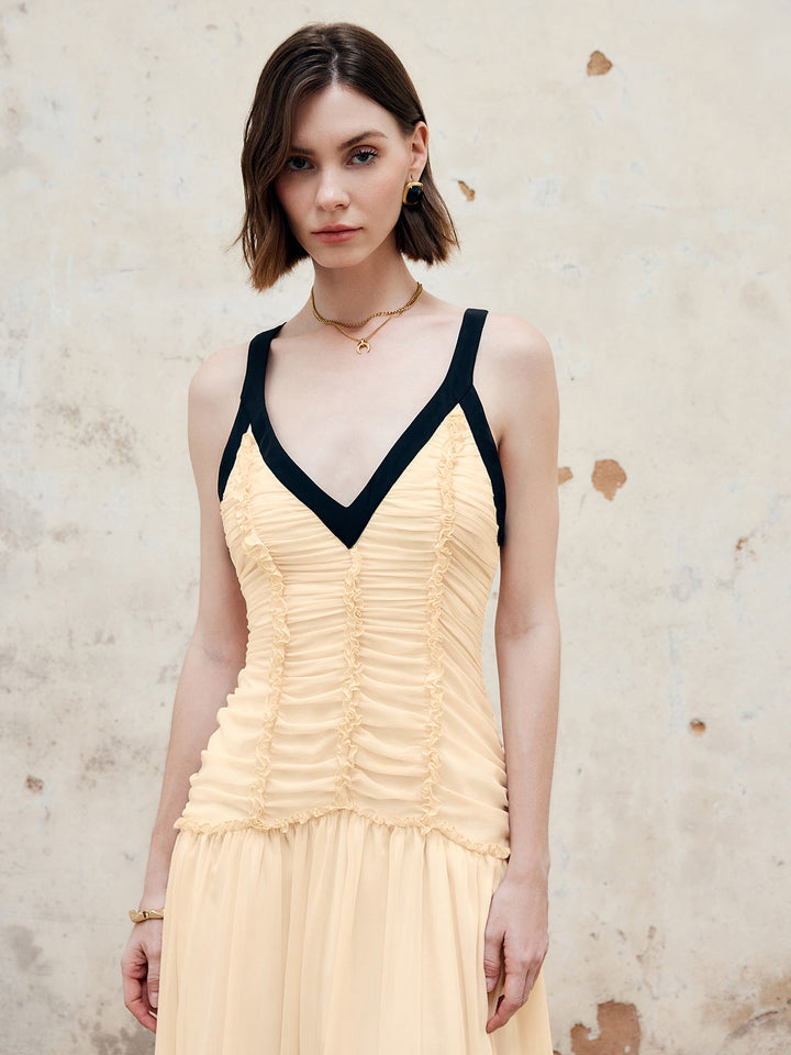 Kontrastpaspel-Kleid mit Falten
