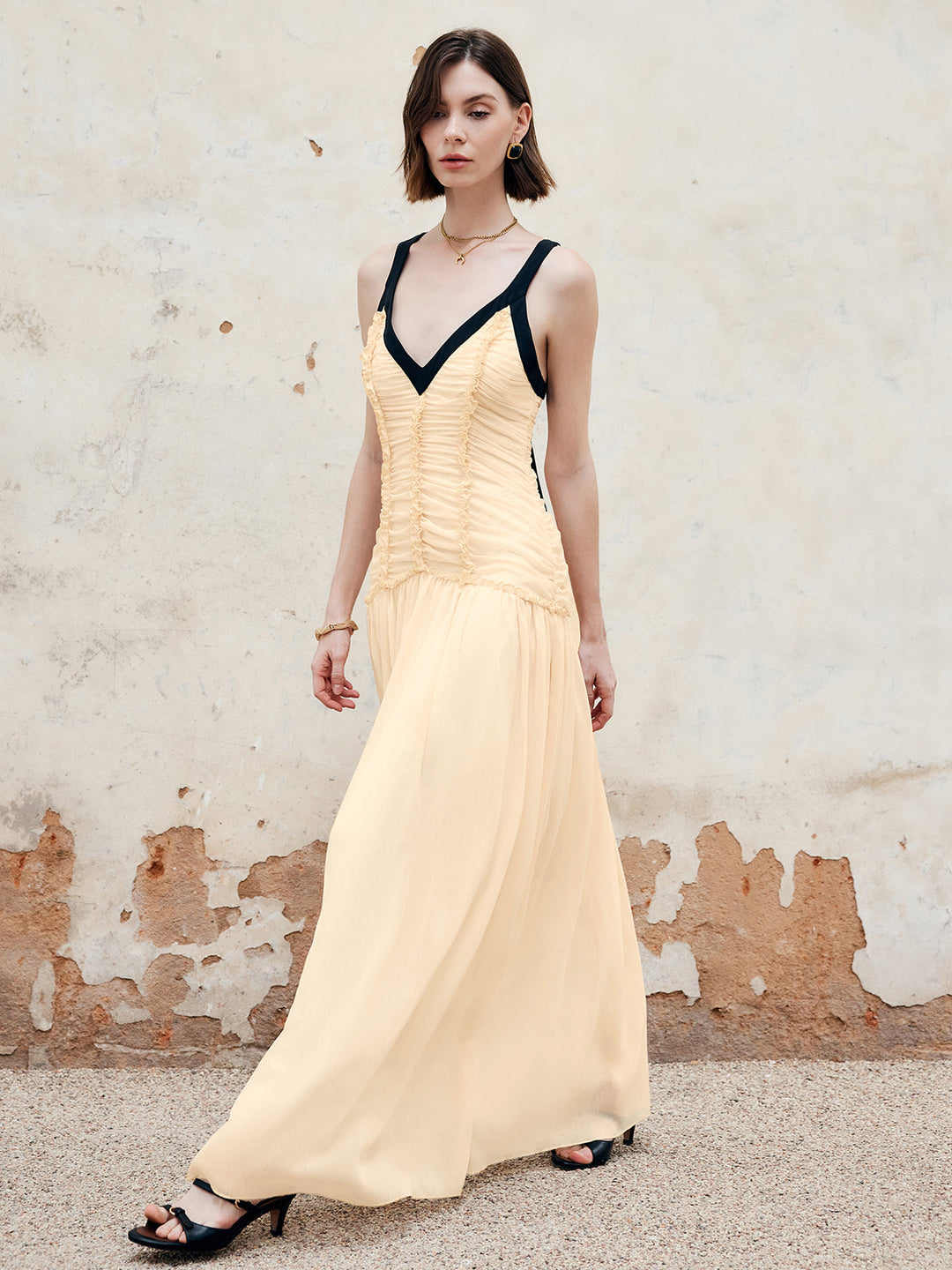 Kontrastpaspel-Kleid mit Falten