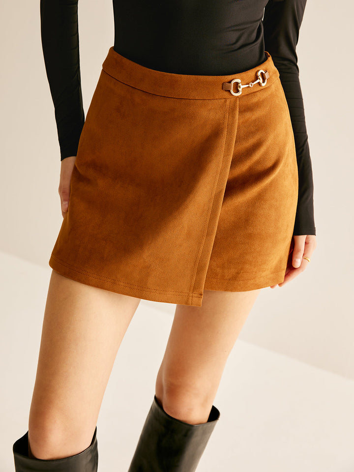 Minirock aus Wildleder mit Metalldetail