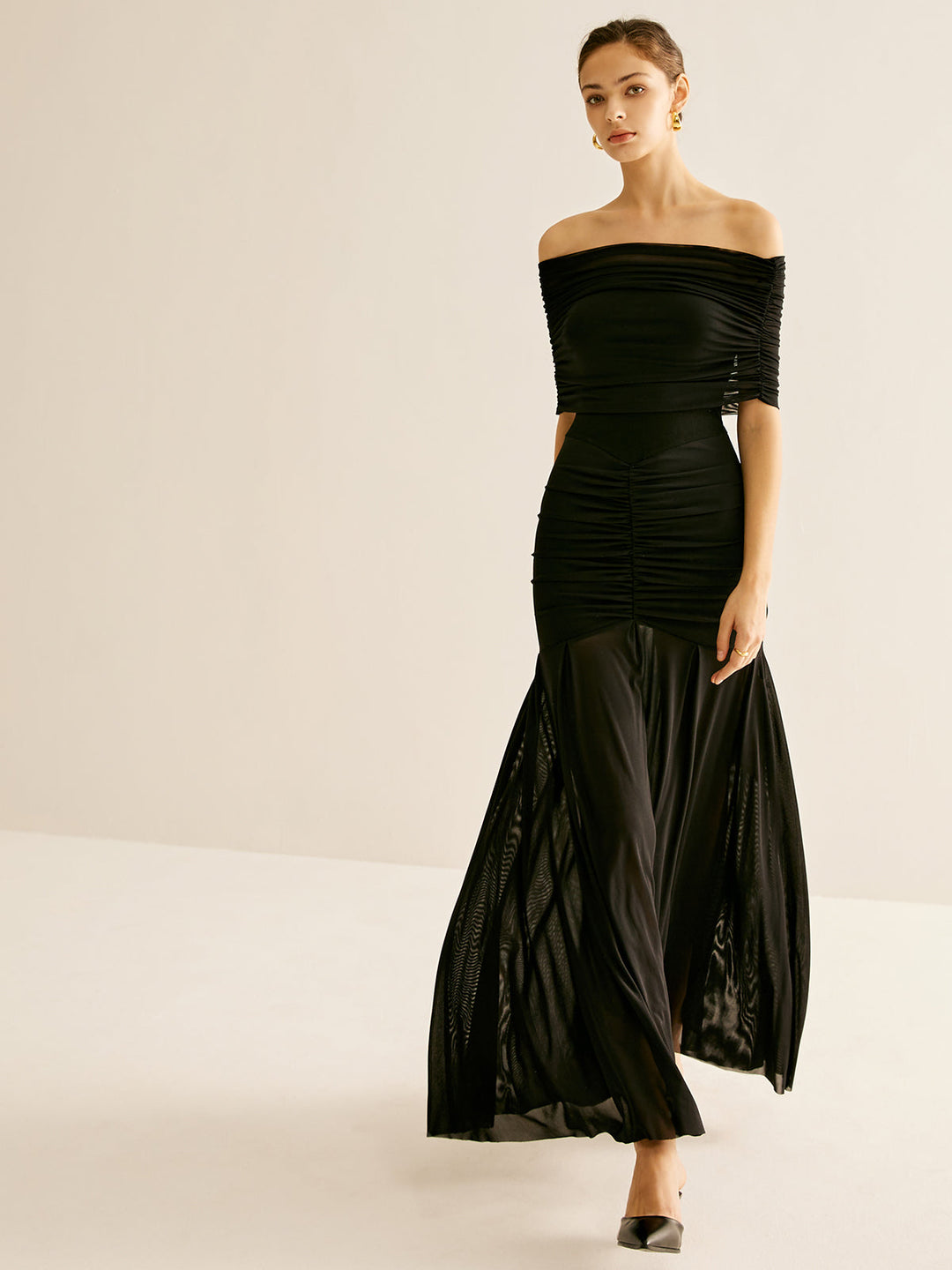 Gefaltetes Netz-Schlauchkleid mit Schal
