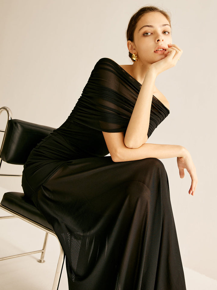 Gefaltetes Netz-Schlauchkleid mit Schal
