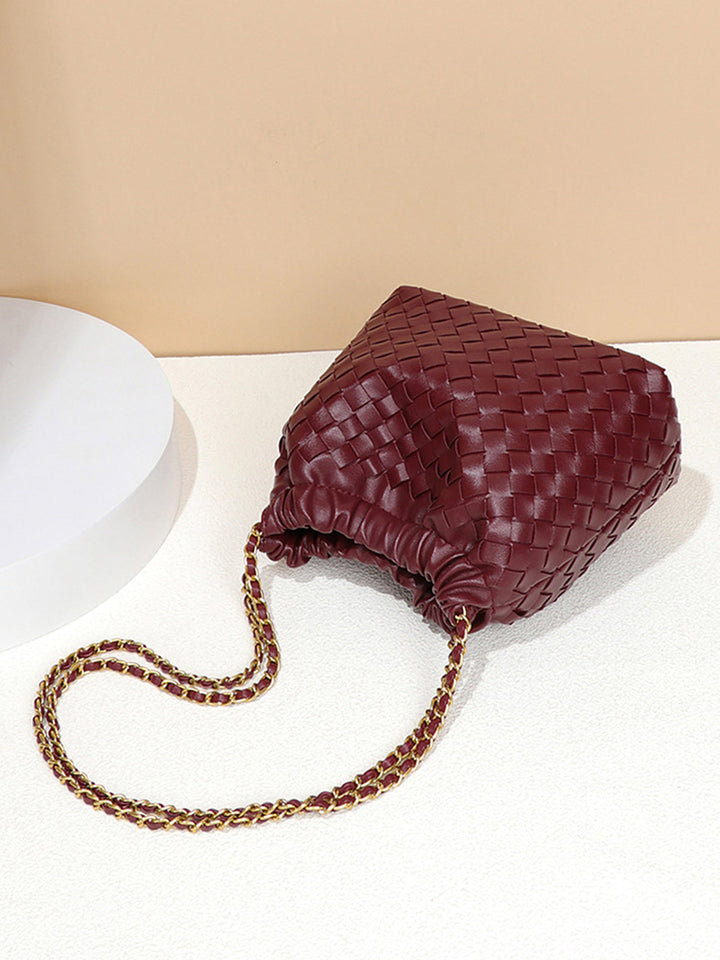 Geflochtene Tasche mit Henkel und Schultergurt