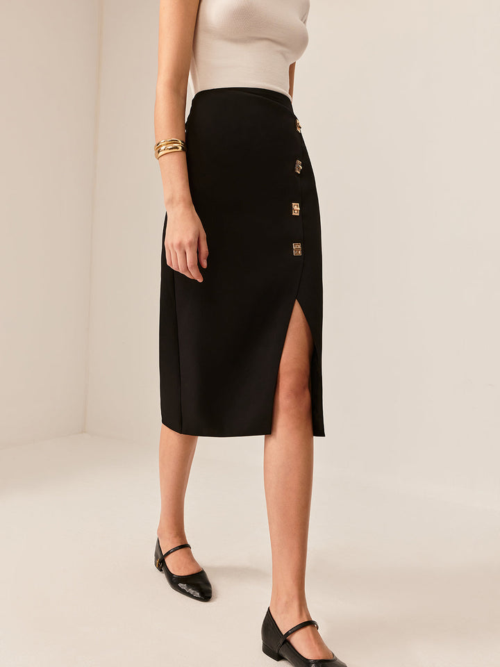 Rock mit Metalldetail und Schlitz
