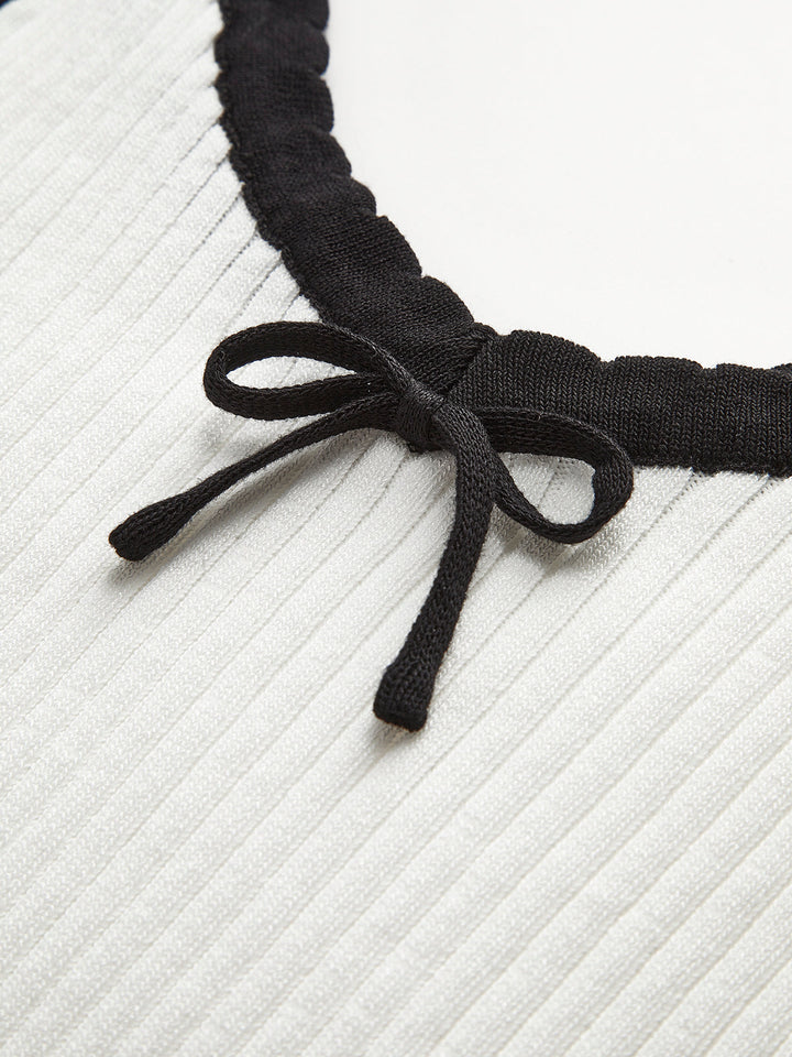 Pullover-Weste mit Kontrastbesatz und Schleife