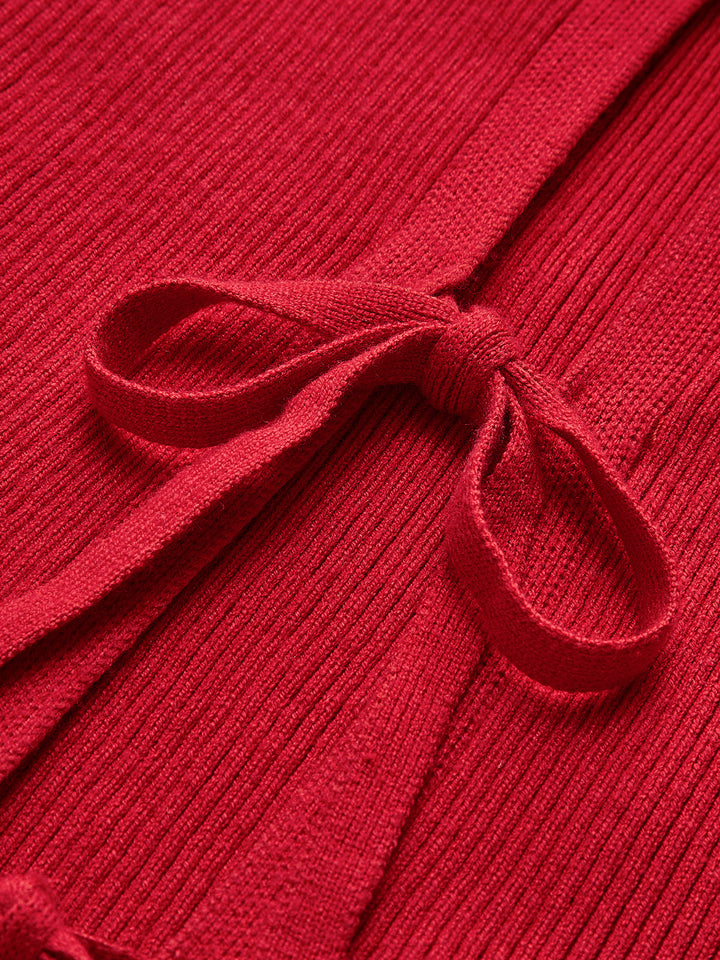 Gerippter Pullover mit Bindekragen