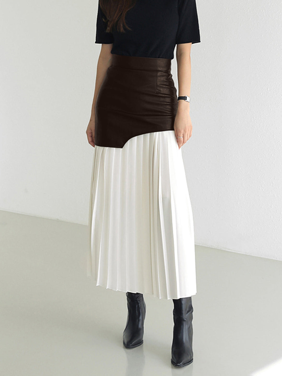 Asymmetrischer Maxirock aus Kunstleder und Chiffon mit Falten