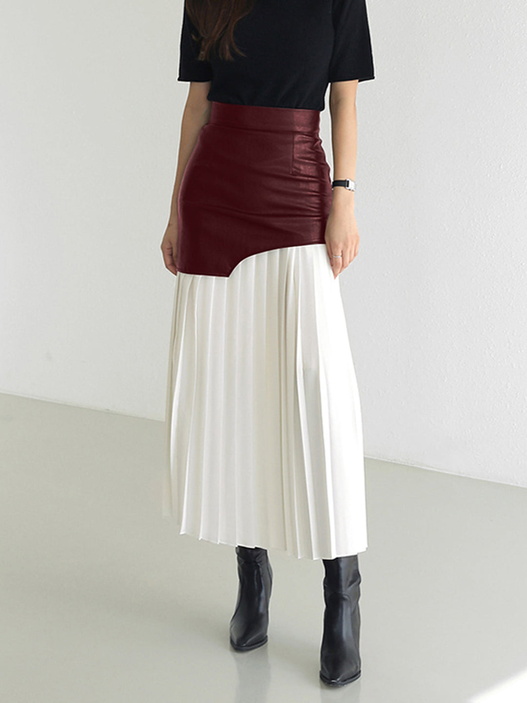 Asymmetrischer Maxirock aus Kunstleder und Chiffon mit Falten