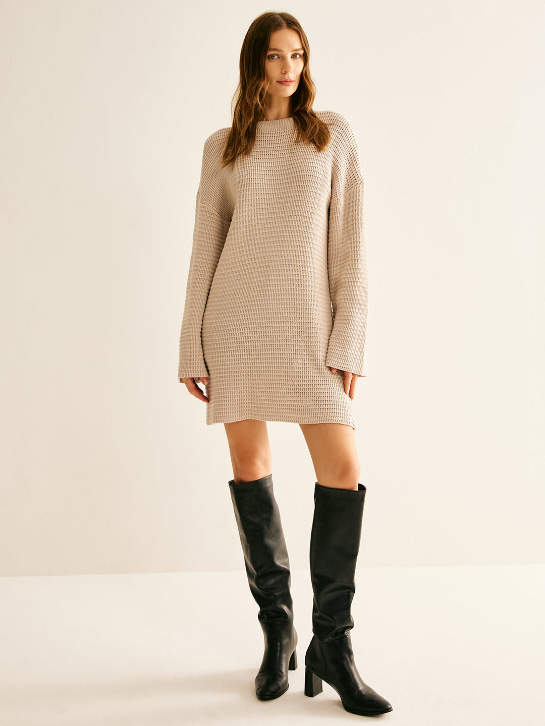 Minimalist Pullover mit Rundhalsausschnitt ohne Gürtel