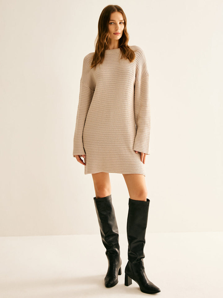 Minimalist Pullover mit Rundhalsausschnitt ohne Gürtel