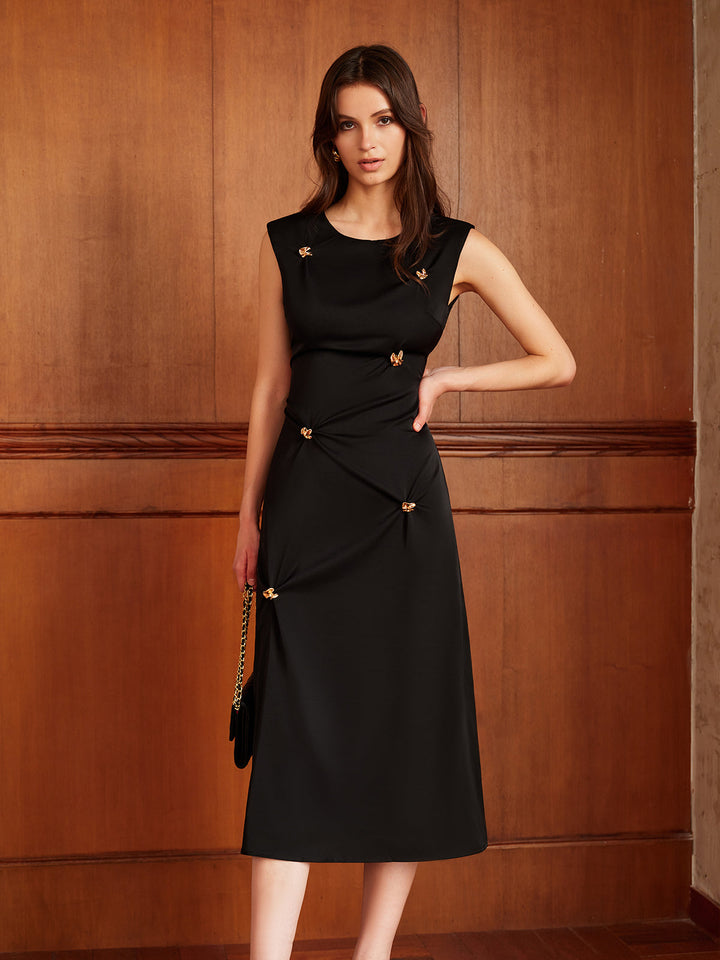 Kleid mit Spaghettiträger und Falten, ohne Rücken, mit Metalldetail