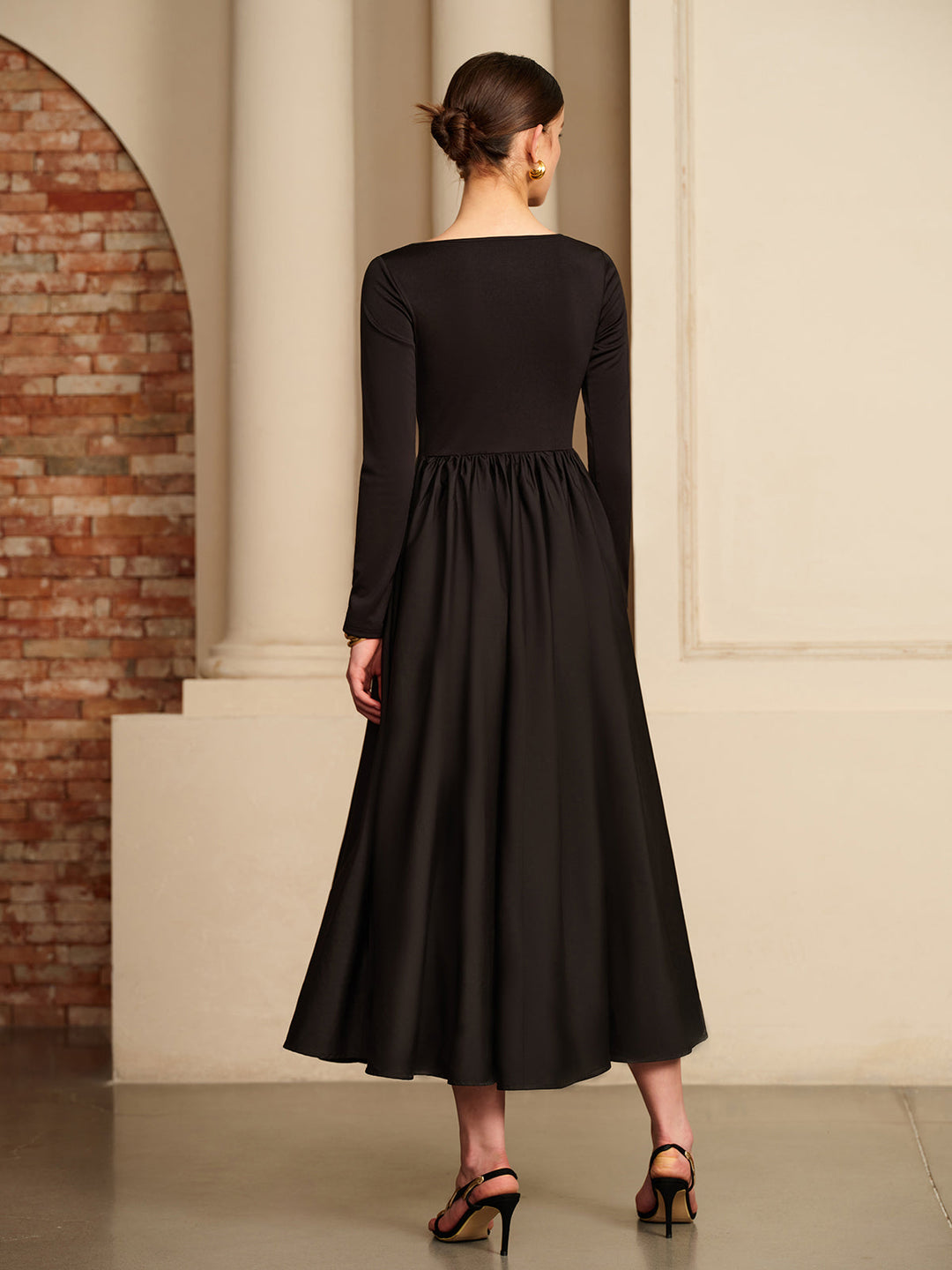 Kleid mit Cutout und Falteneinsatz