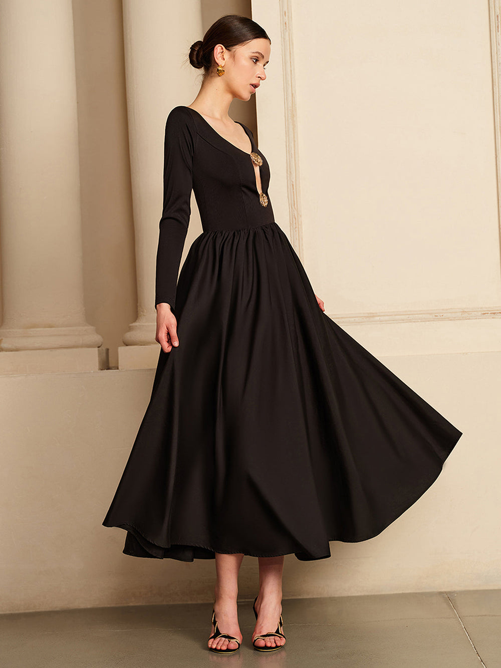 Kleid mit Cutout und Falteneinsatz