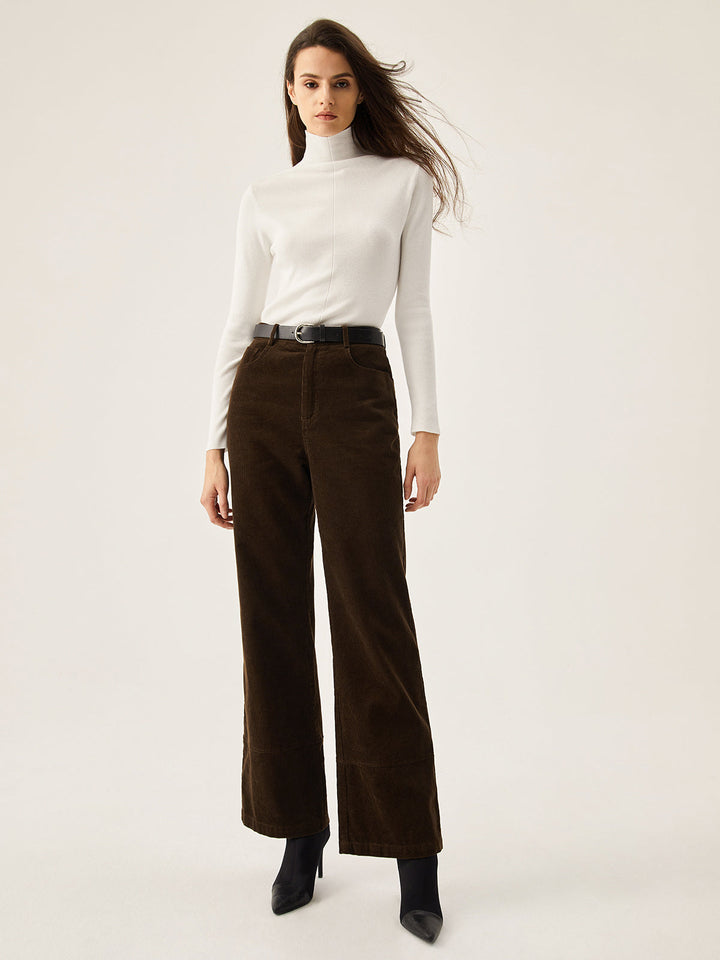 Cordhose mit weitem Bein und Taschen