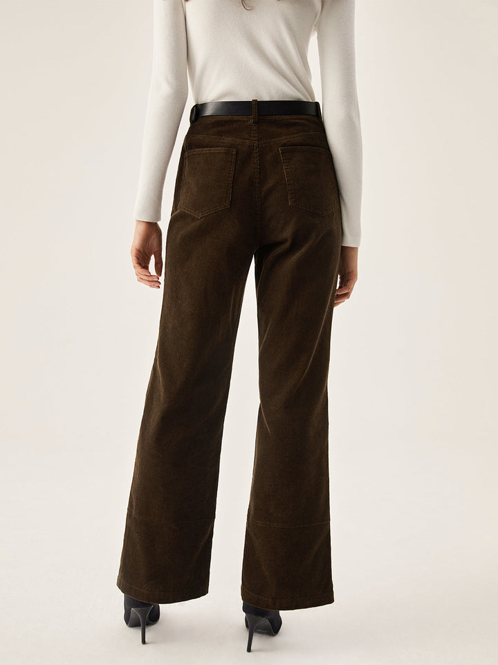Cordhose mit weitem Bein und Taschen