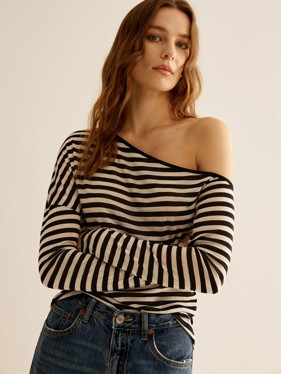 Asymmetrisches Streifen-T-Shirt mit Kragen