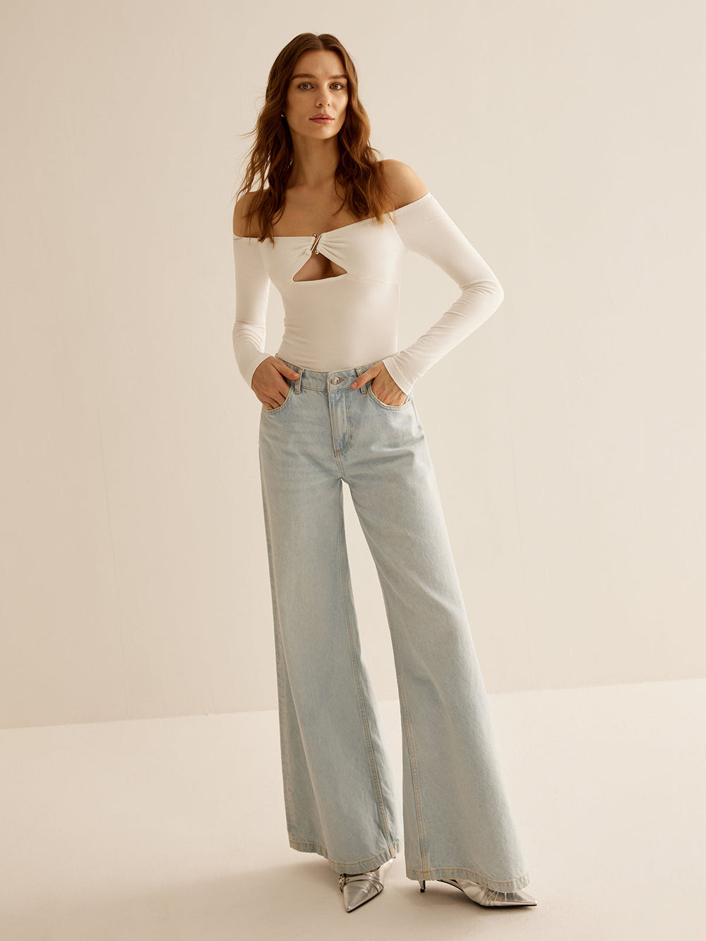 T-Shirt mit Cold-Shoulder-Ausschnitt und N-Ring-Cutout