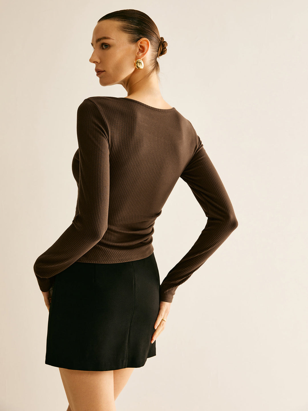 Asymmetrisches Langarmshirt mit Cut-Out