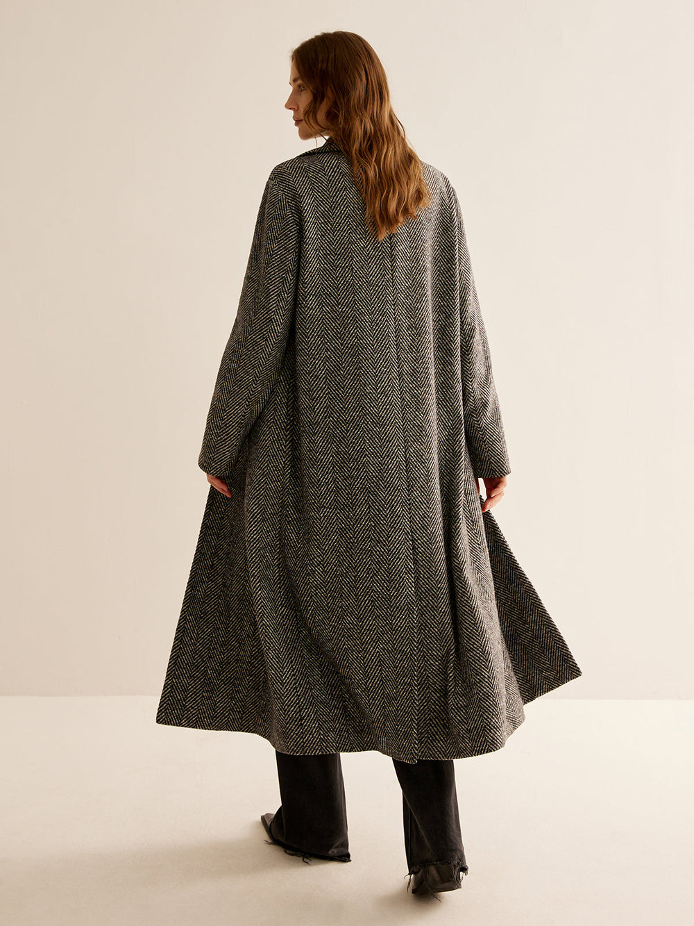 Zeitloser vielseitiger langer Trenchcoat