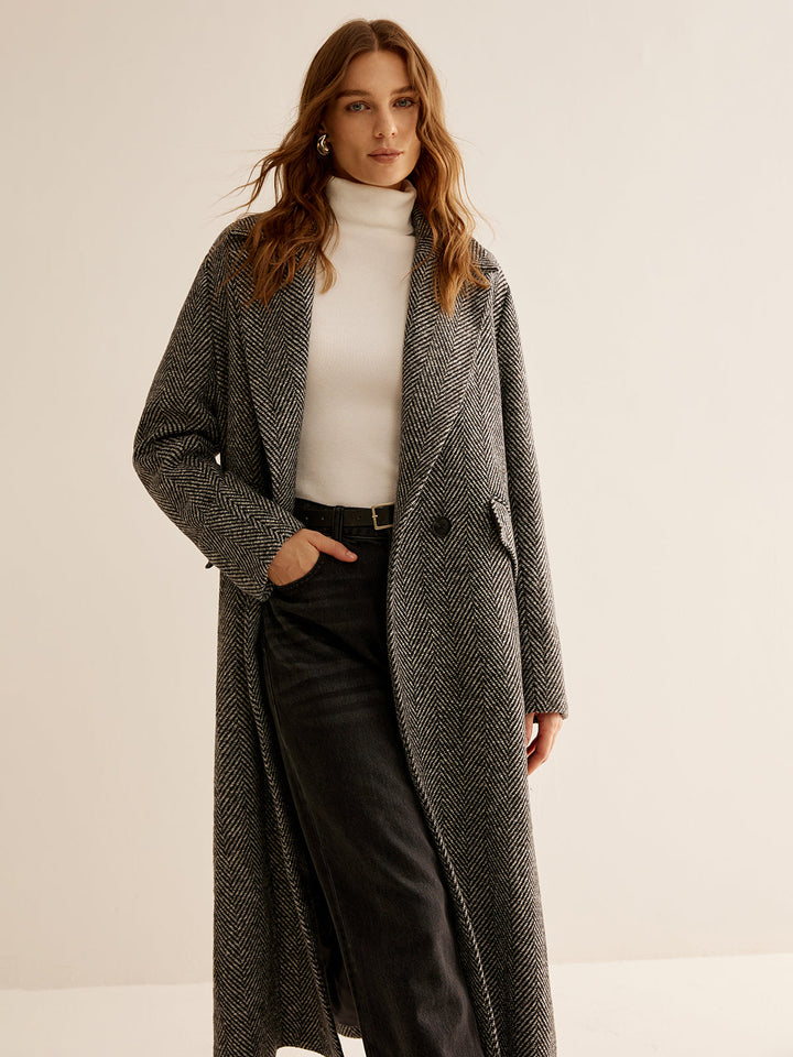 Zeitloser vielseitiger langer Trenchcoat