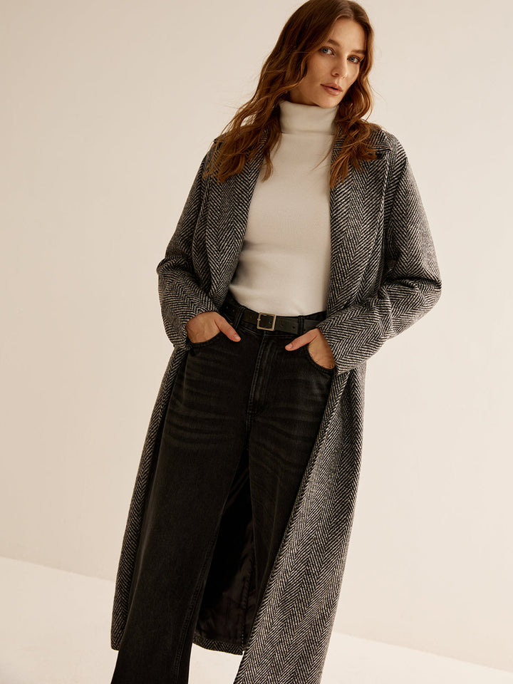Zeitloser vielseitiger langer Trenchcoat