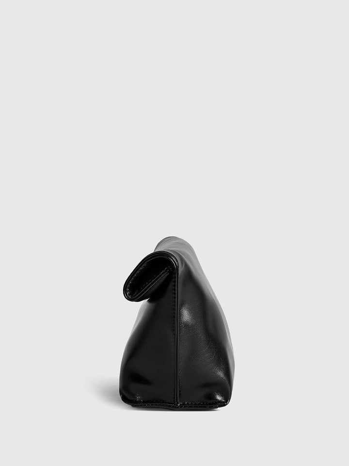 Minimalistische Umschlagclutch mit gerolltem Rand
