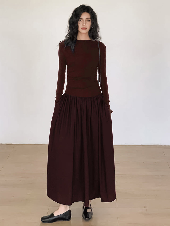 Gekräuseltes Patchwork-Strickkleid mit langen Ärmeln und Midi-Länge