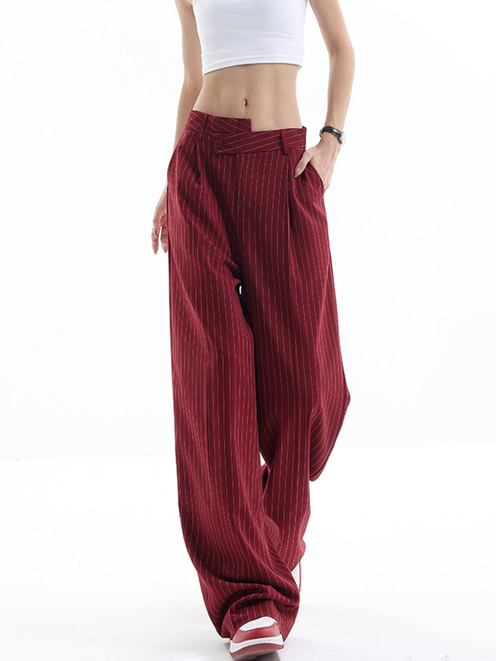 Asymmetrische Hose mit Nadelstreifen und hoher Taille