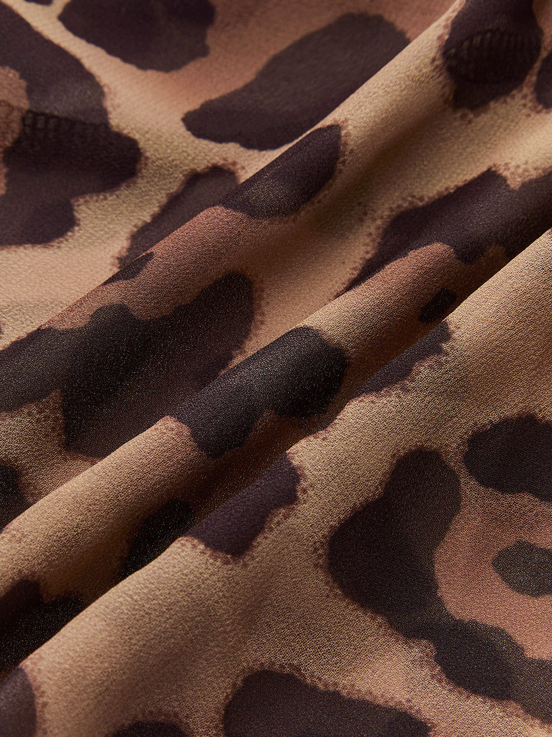 Bluse mit Leo-Print, Halbtransparent und Rüschen-V-Ausschnitt