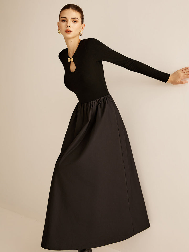 Kleid mit Schlüssellochausschnitt
