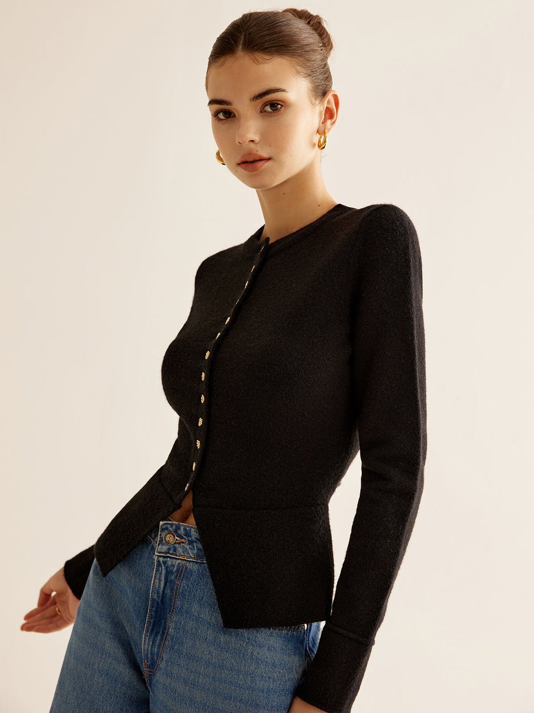 Button-Down-Kragen-Strickjacke mit Schlitz