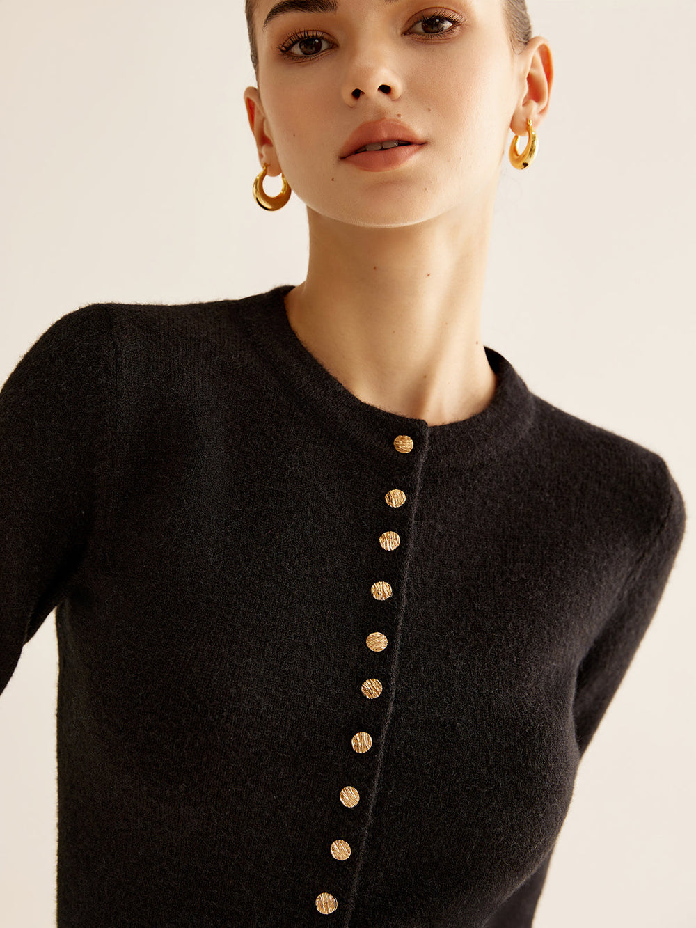 Button-Down-Kragen-Strickjacke mit Schlitz