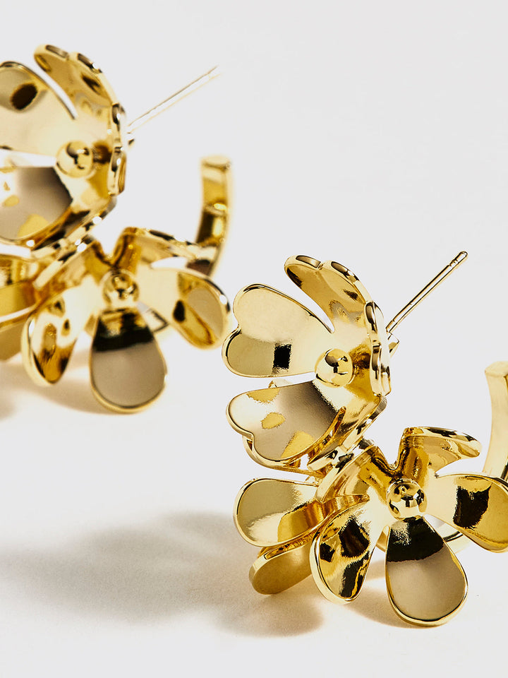 Retro-Ohrstecker aus Metallblumen