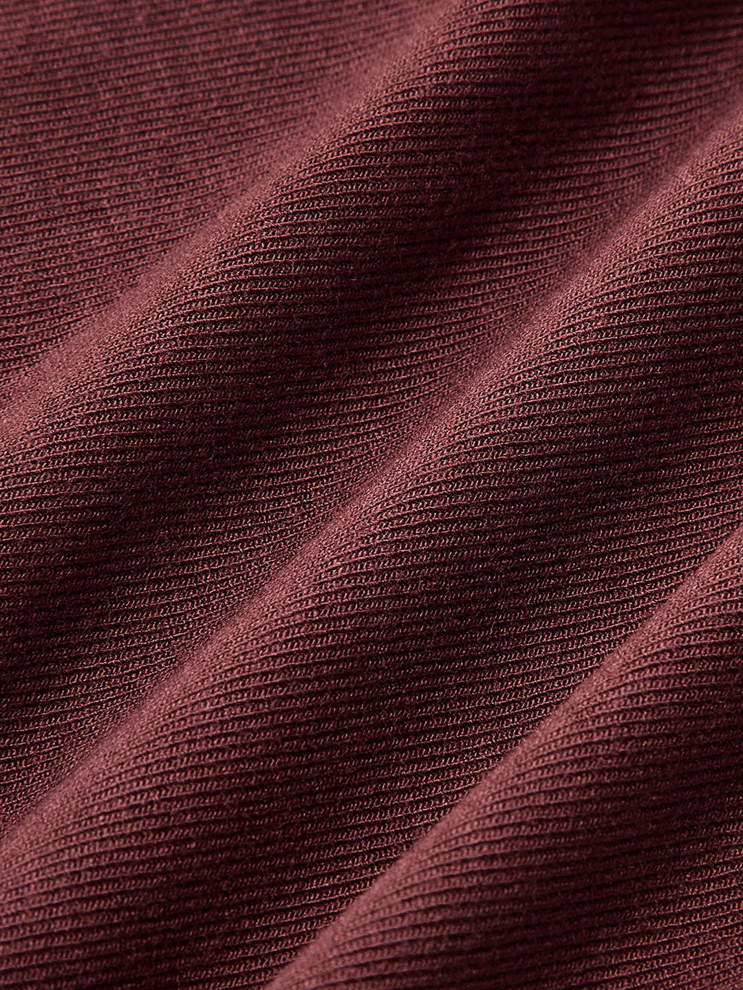 Gekräuseltes Patchwork-Strickkleid mit langen Ärmeln und Midi-Länge