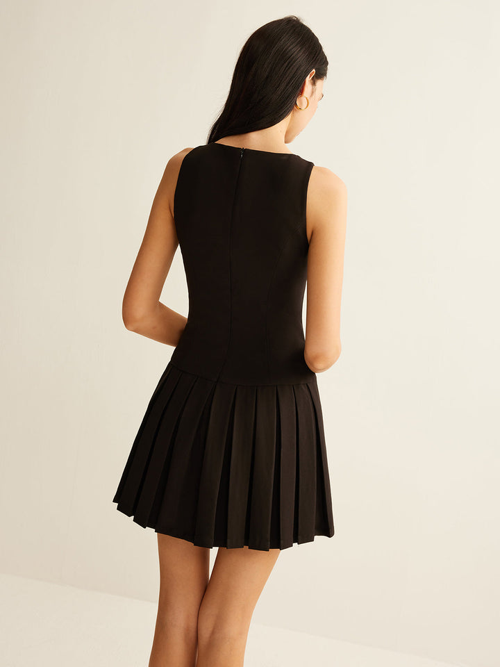 Metallknopf-Falten-Strickkleid